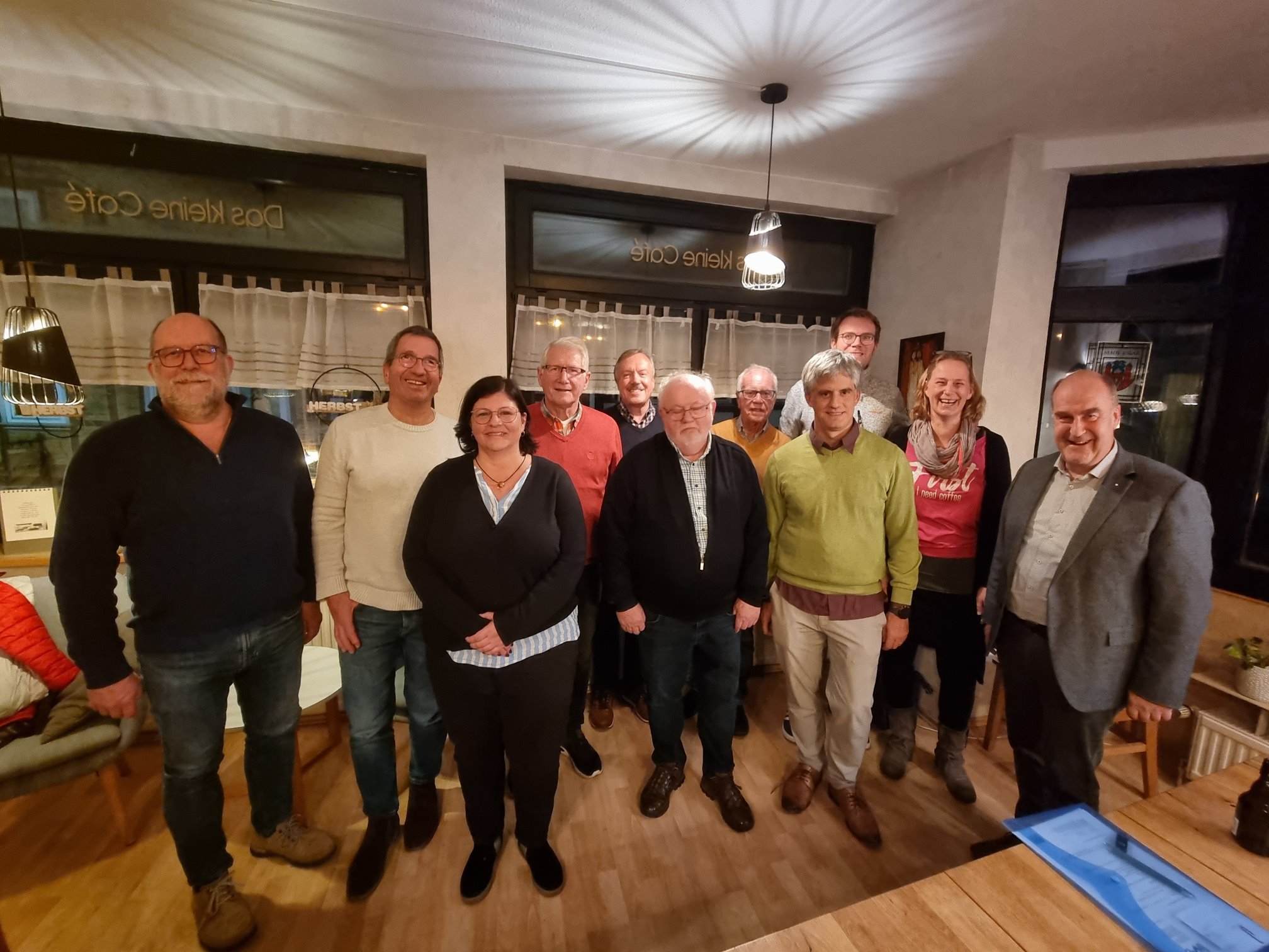 Gruppenfoto des Vorstands der Uslarer Badeland eG 2025, mit Martin Adolph (GF Stadtwerke) und Bürgermeister Torsten Bauer